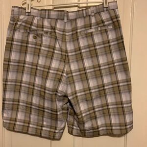 BEN HOGAN PERFORMANCE SIZE 36 BROWN PLAID GOLF SHORTS